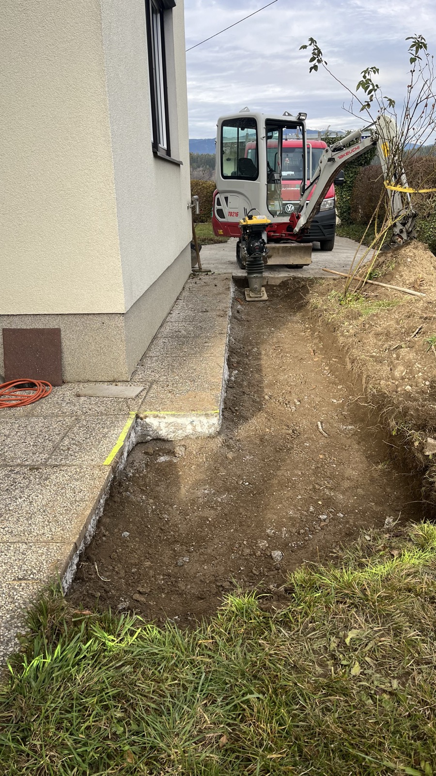 Drainageverlegung an Hausfundament